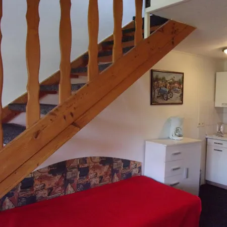 Πανσιόν No1, 3*